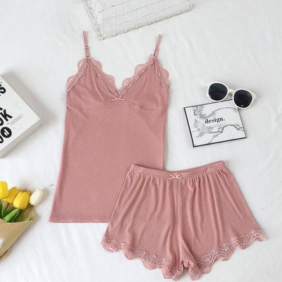 Damenpyjama aus Baumwolle mit Spitzenbesatz und V-Ausschnitt