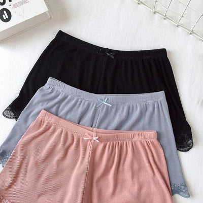 Damenpyjama aus Baumwolle mit Spitzenbesatz und V-Ausschnitt