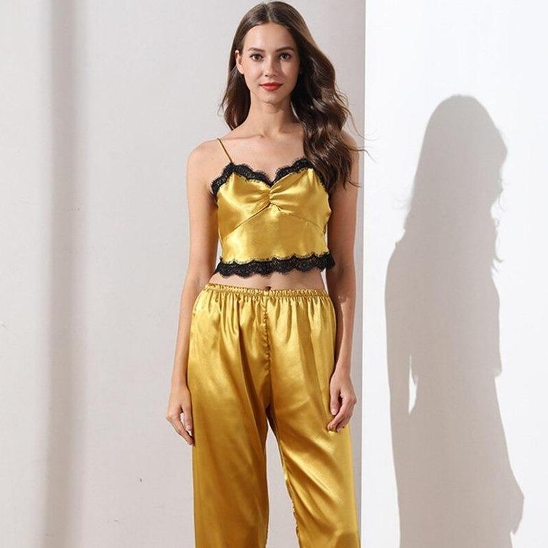 Damenpyjama aus Satin mit Spitzendetails aus einem ärmellosen Top und einer langen Hose