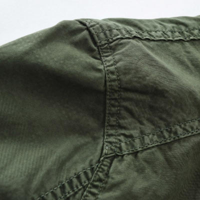 Herrentrenchcoat mit Kapuze und mehreren Taschen