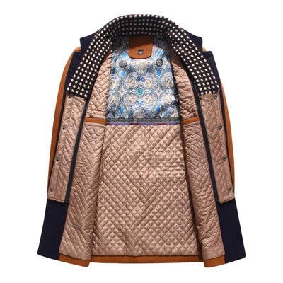 Herrenmantel mit Reverskragen und mehreren Taschen