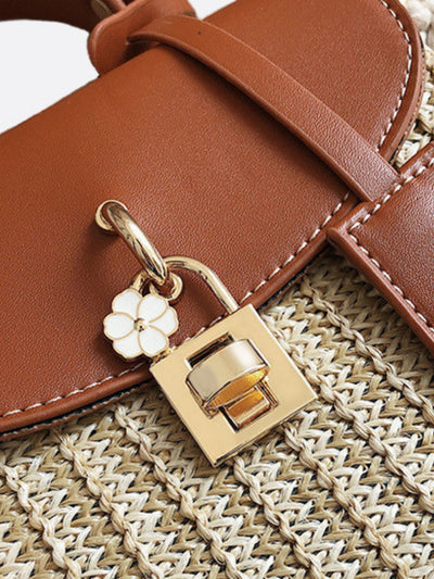 Livia | Kleine Damen-Strohtasche mit schwarzer Kunstleder-Klappe, Henkel & abnehmbarem Schultergurt – Crossbody- & Handtasche für Sommer