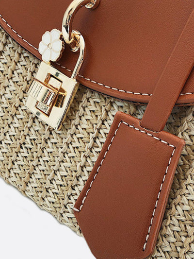 Livia | Kleine Damen-Strohtasche mit schwarzer Kunstleder-Klappe, Henkel & abnehmbarem Schultergurt – Crossbody- & Handtasche für Sommer