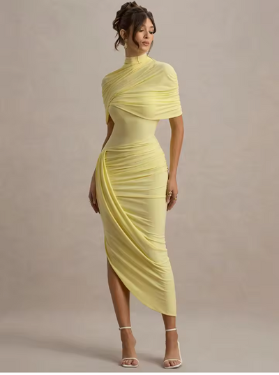 Drapiertes Midikleid – Figurbetontes Abendkleid mit Stehkragen & Cape-Detail