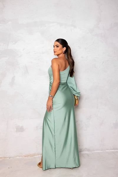 Asymmetrisches Satinkleid – One-Shoulder Abendkleid mit Schlitz & Drapierung